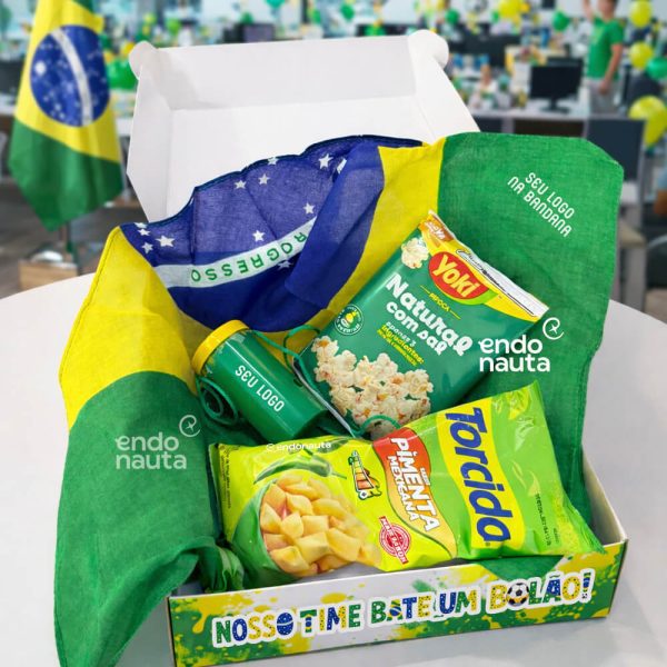 Brinde copa do mundo kit torcida brasil com caixa, bandana, pipoca, salgadinho, corneta e apito