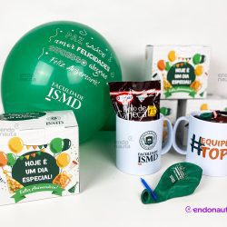 Kit Assopre Velinhas Caneca é um brinde criativos corporativo para o aniversário do colaborador com caneca, bolo de caneca, bexiga personalizada e velinha.