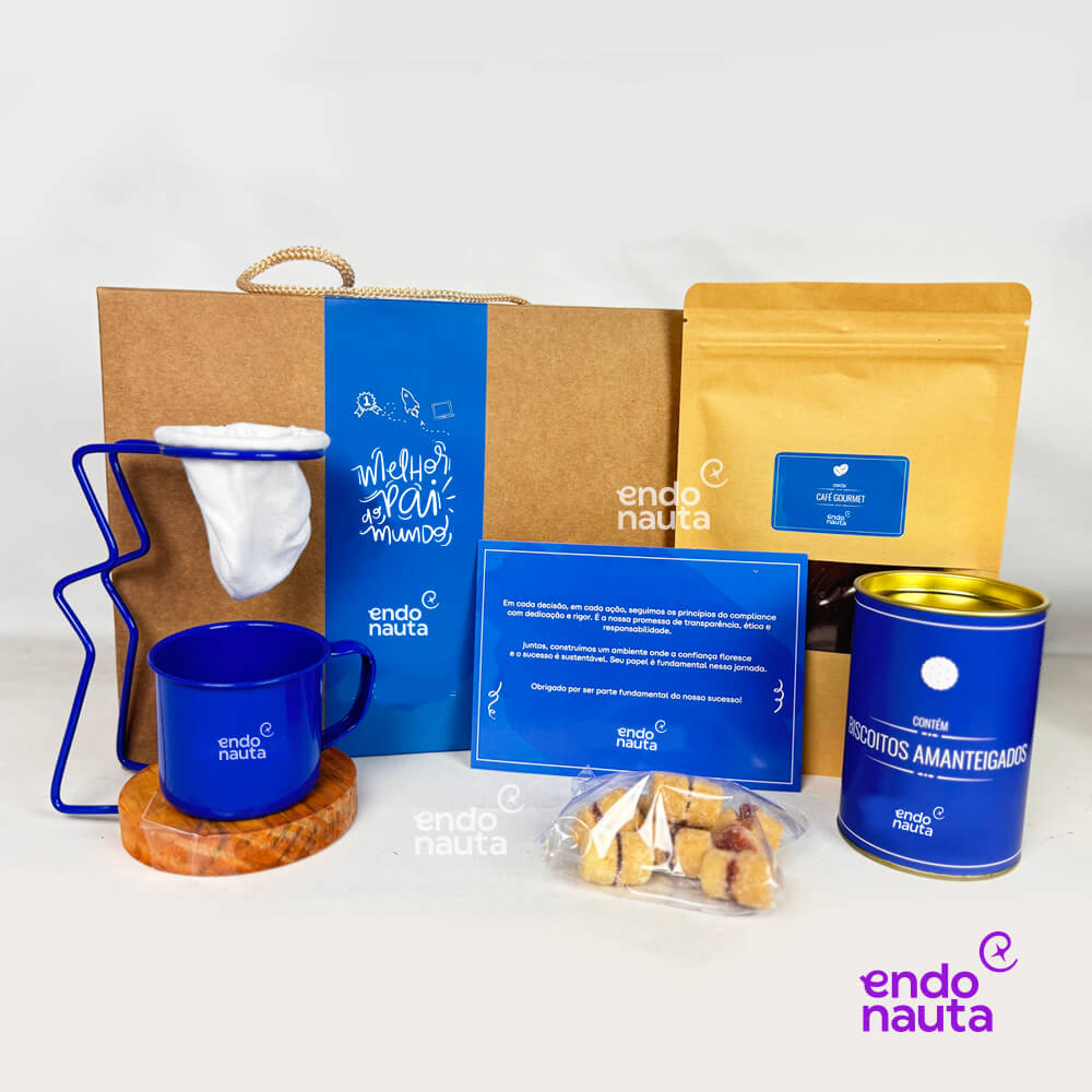 Presente corporativo personalizado para o dia dos pais na empresa com kit café, coador, biscoitos e caixa.