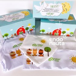 Foto com o kit maternidade com o lenço