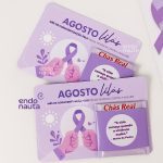 Brinde personalizado corporativo com cartão e sachê de chá personalizado para agosto lilás