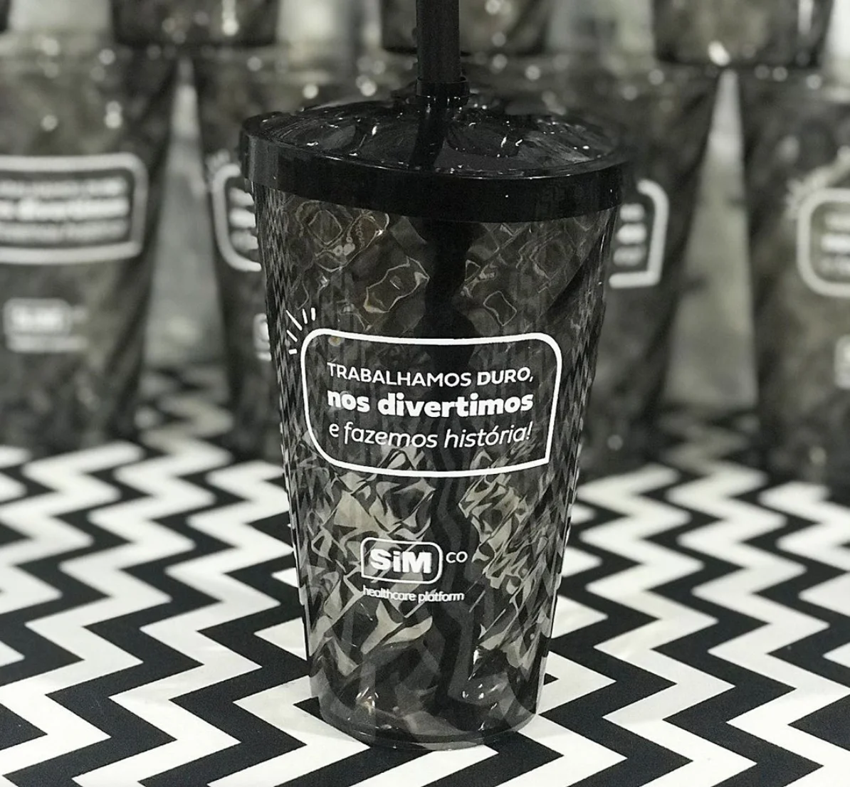 COPO-TWISTTER-CANUDO-COM-TAMPA